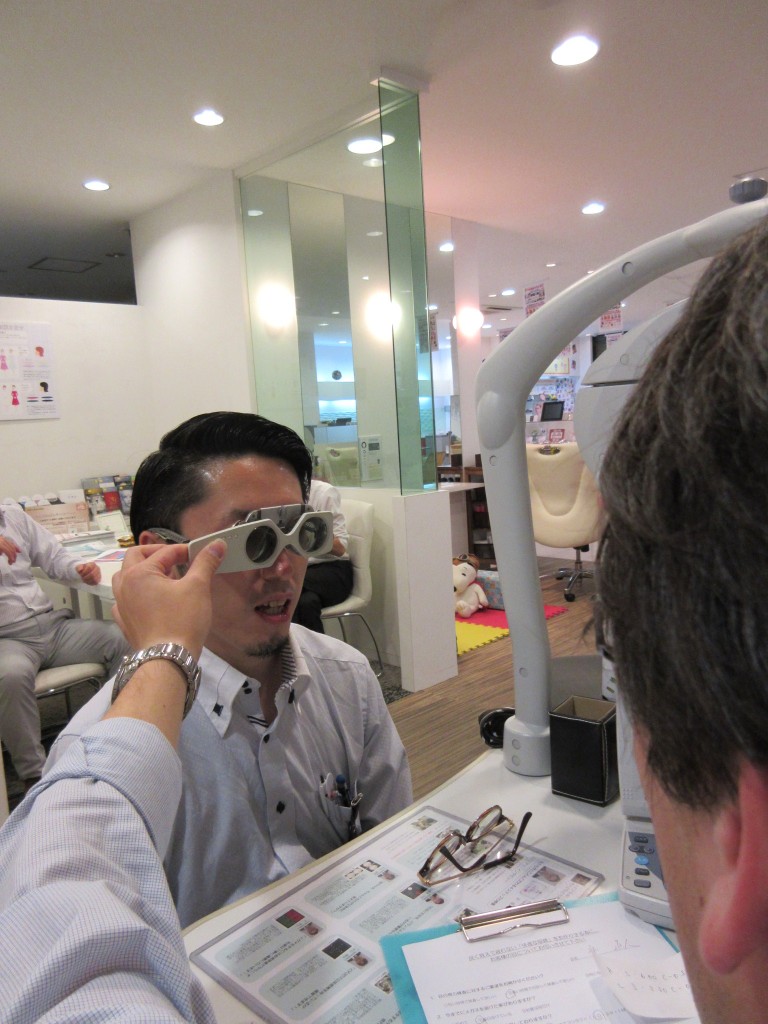 東京都内　両眼視機能　プリズム検査　予約　ものが二つに見える　複視　プリズムメガネ　斜視　間歇性斜視　斜位