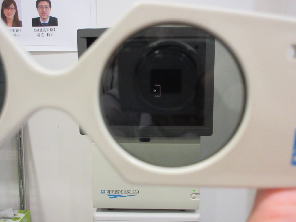 物がダブって見える　メガネ　東京　江戸川区　両眼視機能　プリズム検査　隠れ斜視　不同視　不当像