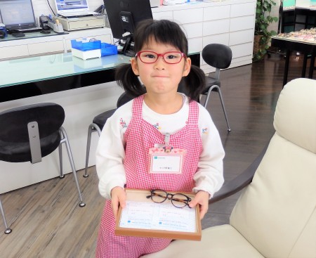東京都内　子供眼鏡作り体験　こどもメガネ　専門店　OMODOK　little-103　弱視治療用眼鏡
