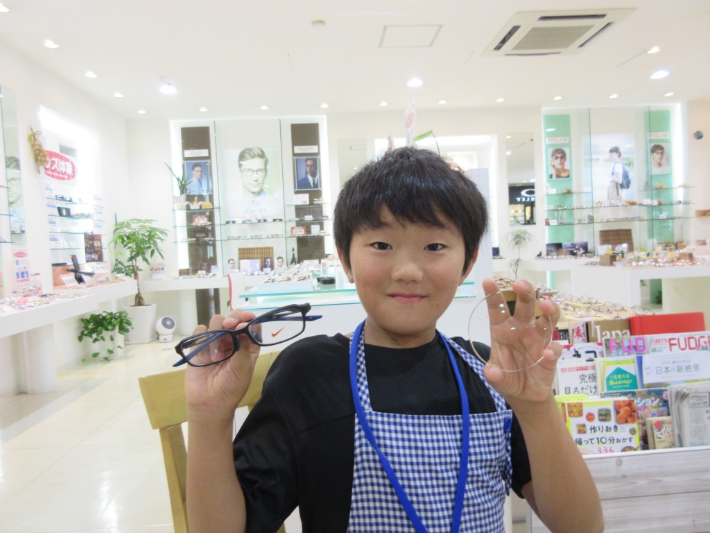 江戸川区　メガネ　パーソナルカラー診断　視力検査　コンタクトレンズ　ナイキ　メガネ作り体験