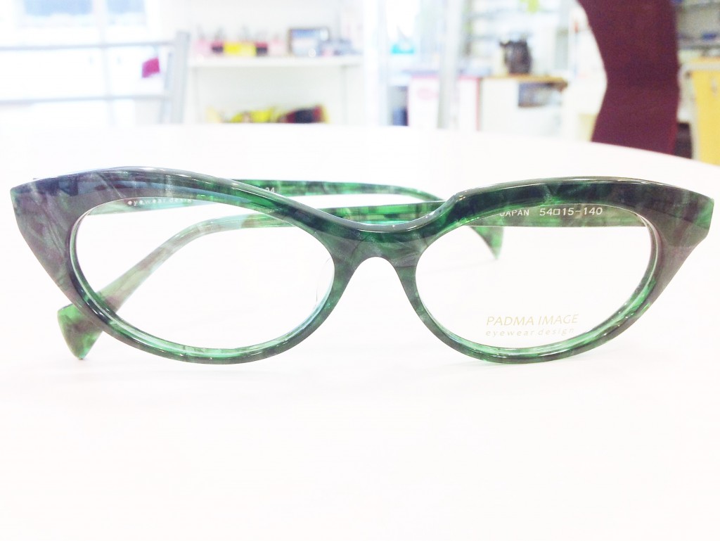 鯖江の眼鏡 グリーンのフレーム