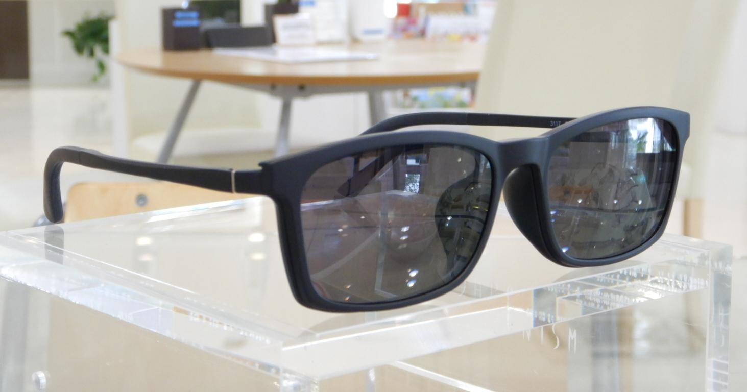 クリップオンSG付きメガネ,Eyes 3117,1本でメガネにもサングラスにもなる,江戸川区船堀