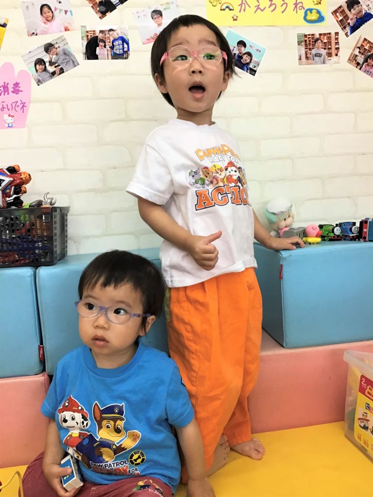 トマトグラッシーズ,弱視治療用眼鏡,子どもメガネ,専門店,東京,江戸川区