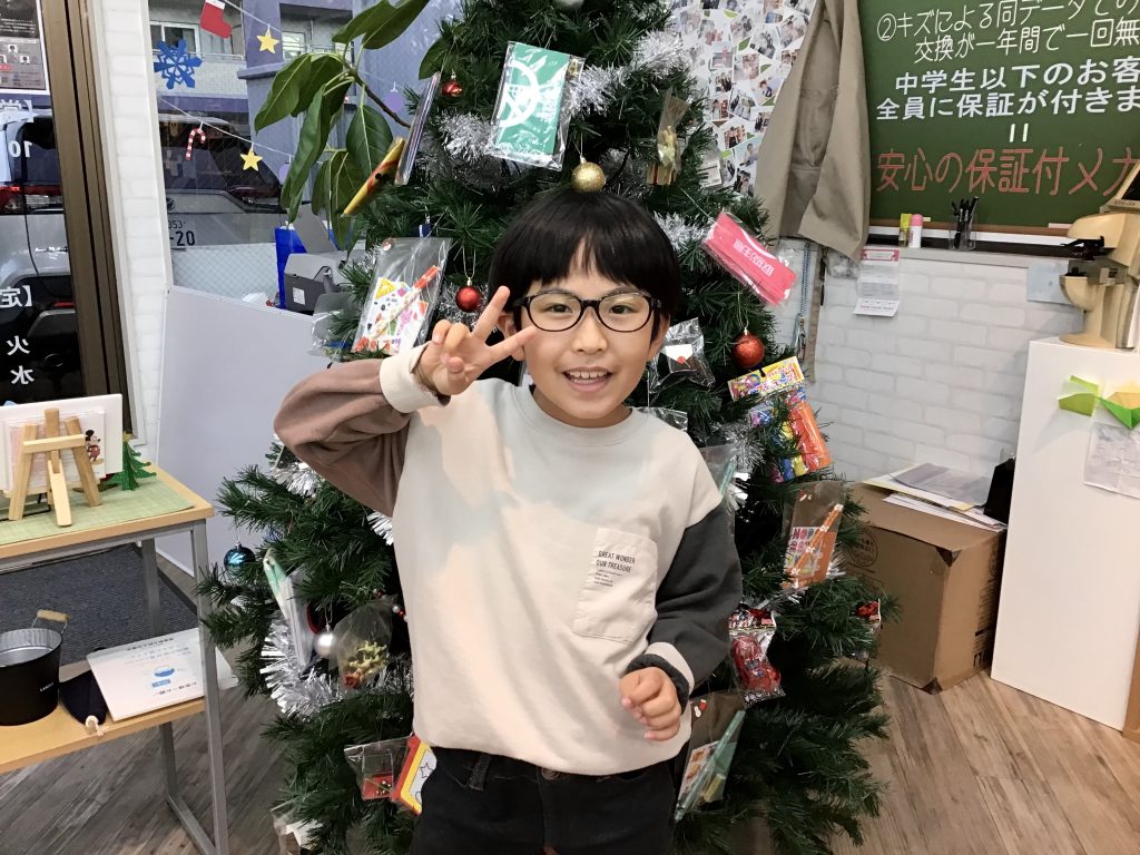 子供眼鏡,専門店,東京都,江戸川区,トマトグラッシーズ,軽くて丈夫,眼鏡作製技能士