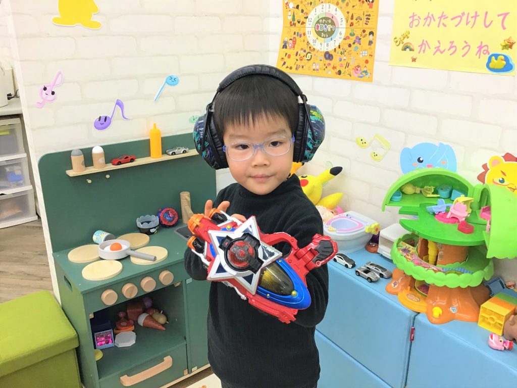 弱視治療用眼鏡,子供眼鏡,自閉症スペクトラム,ASD,睡眠障害,感覚過敏,聴覚過敏,イヤーマフ