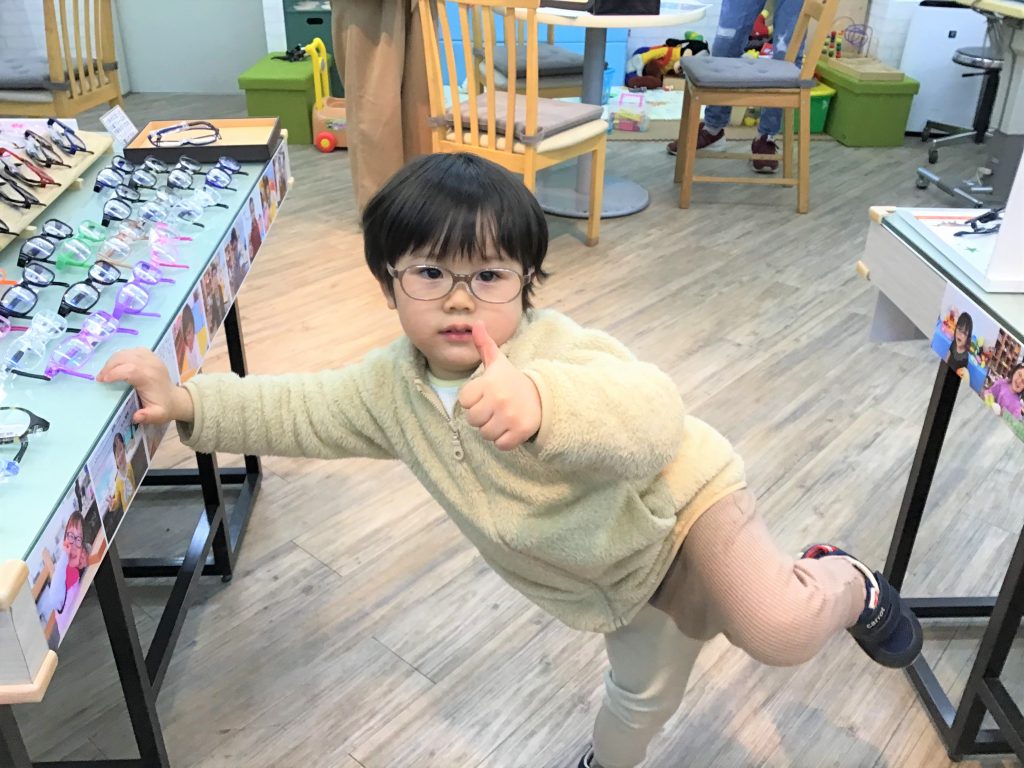 弱視治療用眼鏡,子供眼鏡,専門店,東京都,江戸川区,こどもの眼鏡屋フェイスオン瑞江店,トマトグラッシーズ,軽くて丈夫