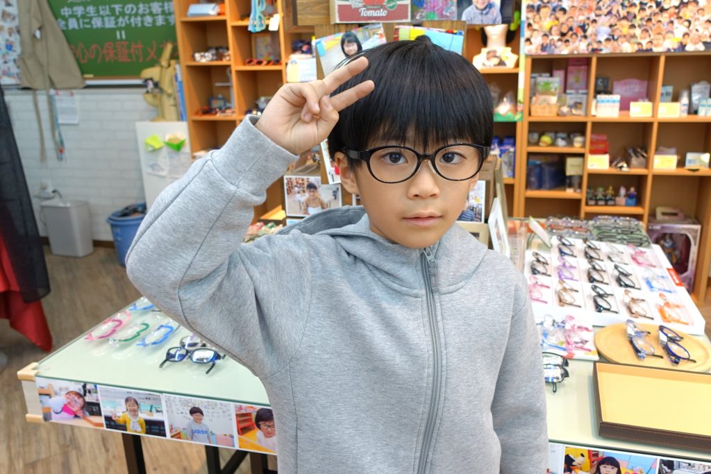 弱視治療用眼鏡,子供眼鏡,専門店,東京,都内,江戸川区,こどもの眼鏡屋フェイスオン瑞江店,トマトグラッシーズ,軽くて丈夫な眼鏡,かけ心地の良い眼鏡,丈夫な眼鏡