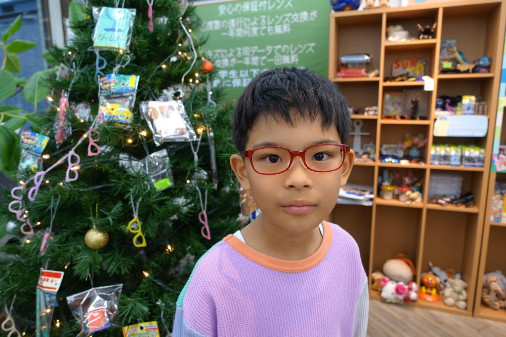 子供眼鏡,専門店,東京,都内,江戸川区,トマトグラッシーズ,軽くて丈夫な眼鏡,かけ心地の良い眼鏡,丈夫な眼鏡