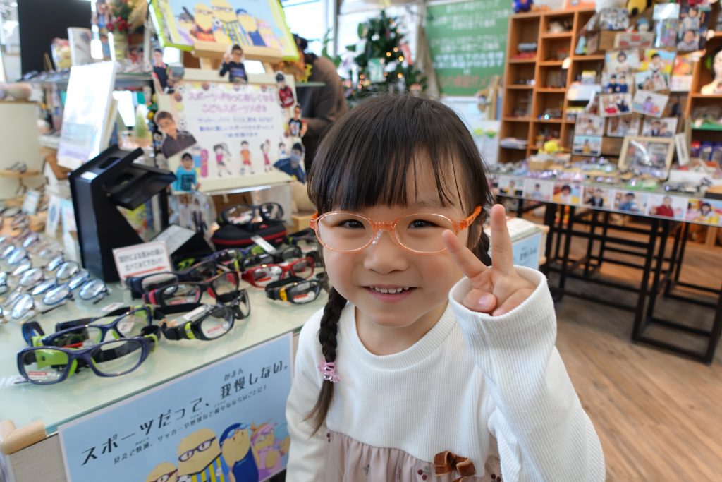 弱視治療用眼鏡,子供眼鏡,専門店,東京,都内,江戸川区,こどもの眼鏡屋フェイスオン瑞江店,トマトグラッシーズ,軽くて丈夫な眼鏡,かけ心地の良い眼鏡,丈夫な眼鏡