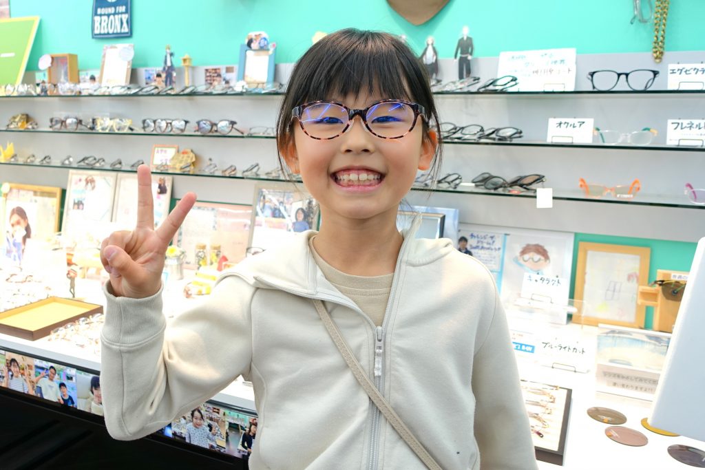 子供メガネ,専門店,東京,都内,江戸川区,こどもの眼鏡屋フェイスオン瑞江店,トマトグラッシーズ,軽くて丈夫な眼鏡,かけ心地の良い眼鏡,丈夫な眼鏡
