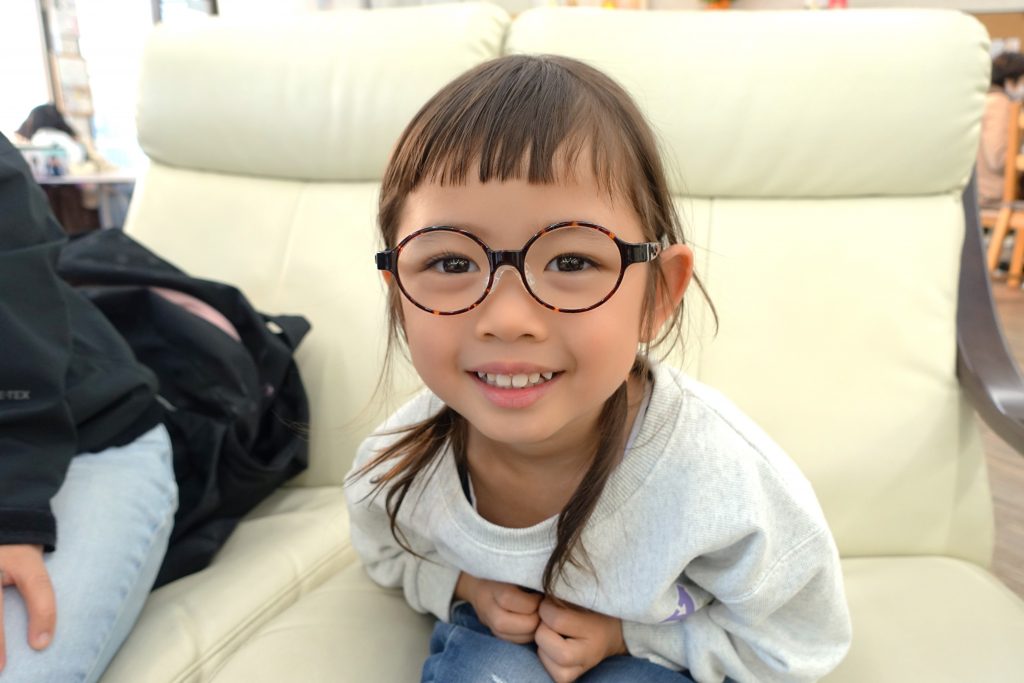 弱視治療用眼鏡,子供眼鏡,専門店,東京,都内,江戸川区,こどもの眼鏡屋フェイスオン瑞江店,トマトグラッシーズ,軽くて丈夫な眼鏡,かけ心地の良い眼鏡,丈夫な眼鏡