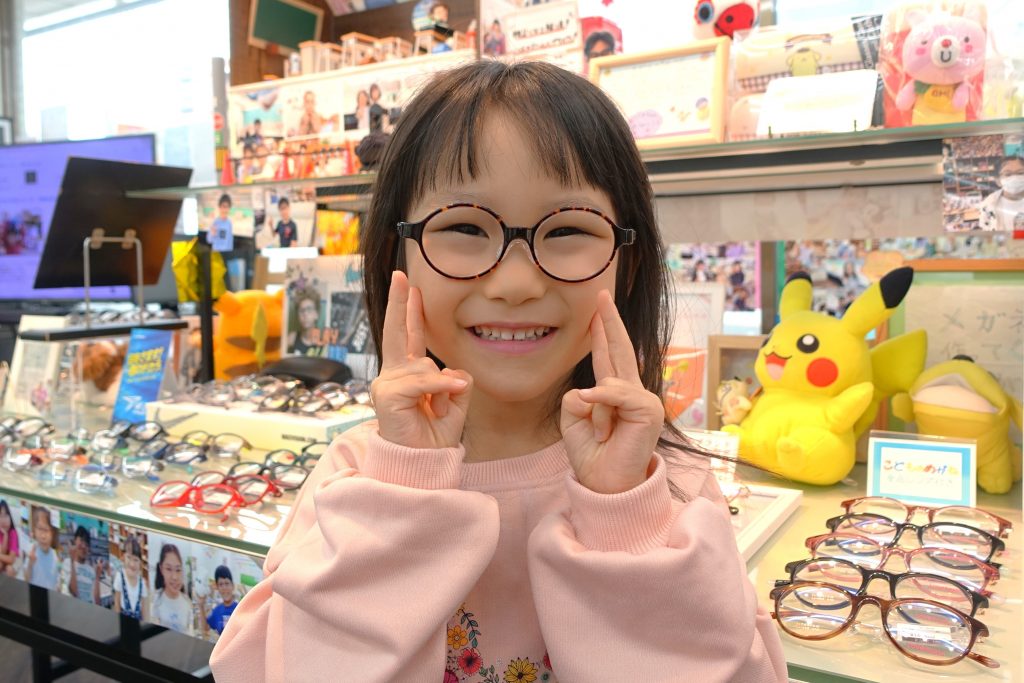 弱視治療用眼鏡,子供眼鏡,専門店,東京,都内,江戸川区,こどもの眼鏡屋フェイスオン瑞江店,トマトグラッシーズ,軽くて丈夫な眼鏡,かけ心地の良い眼鏡,丈夫な眼鏡