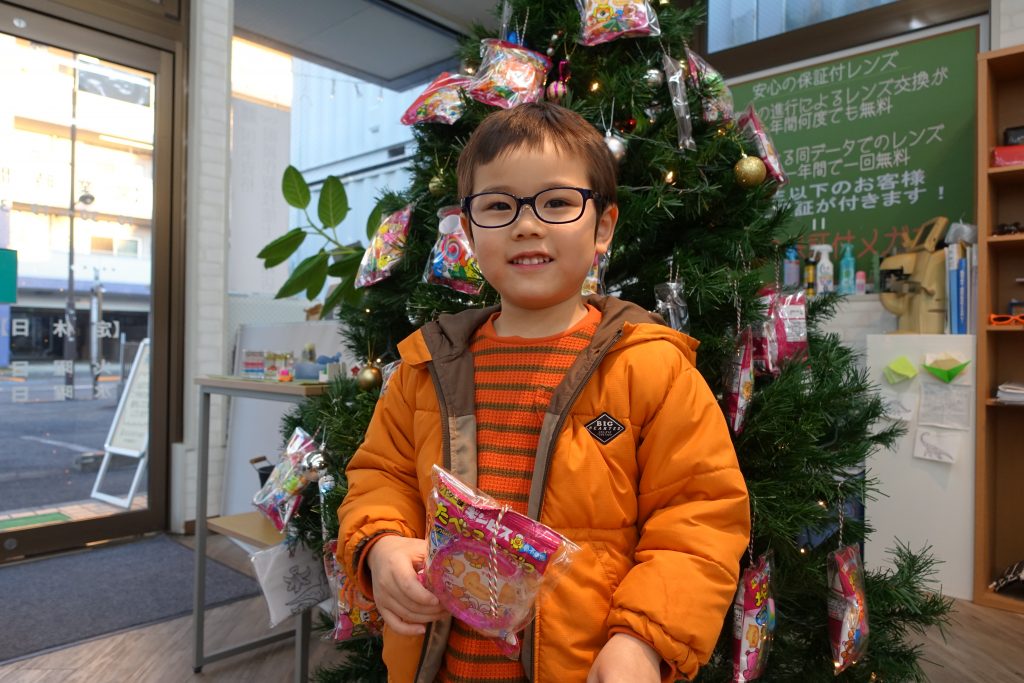 弱視治療用眼鏡,子供眼鏡,子供メガネ,専門店,東京,都内,江戸川区,こどもの眼鏡屋フェイスオン瑞江店,トマトグラッシーズ,軽くて丈夫な眼鏡,かけ心地の良い眼鏡,丈夫な眼鏡