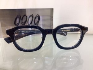 ﾌｫｰﾅｲﾝｽﾞ　999.9　有名人メガネ　江戸川区