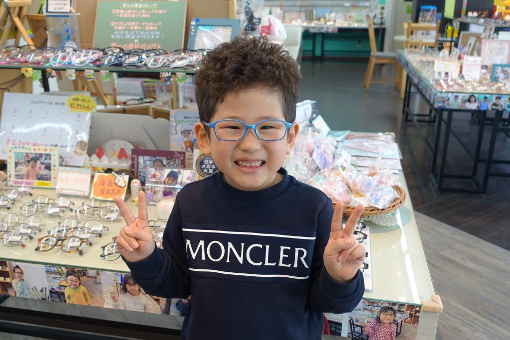 弱視治療用眼鏡,子供眼鏡,専門店,東京,都内,江戸川区,こどもの眼鏡屋フェイスオン瑞江店,グラシックジュニア,柔らかくて丈夫な眼鏡,軽い眼鏡,丈夫な眼鏡