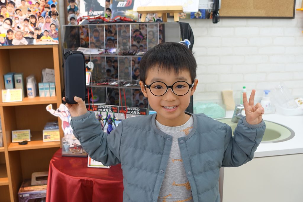 弱視治療用眼鏡,子供眼鏡,子供メガネ,専門店,東京,都内,江戸川区,こどもの眼鏡屋フェイスオン瑞江店,トマトグラッシーズ,軽くて丈夫な眼鏡,かけ心地の良い眼鏡,丈夫な眼鏡