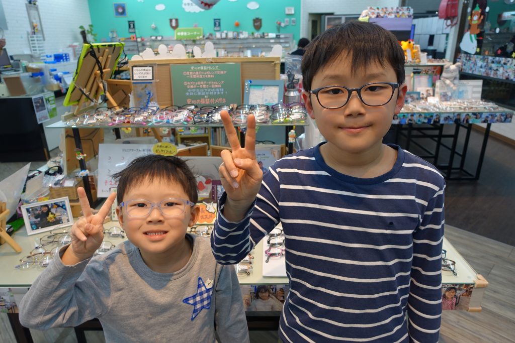 弱視治療用眼鏡,子供眼鏡,専門店,東京,都内,江戸川区,こどもの眼鏡屋フェイスオン瑞江店,グラシックジュニア,柔らかい眼鏡,柔らかくて丈夫な眼鏡,壊れにくい眼鏡