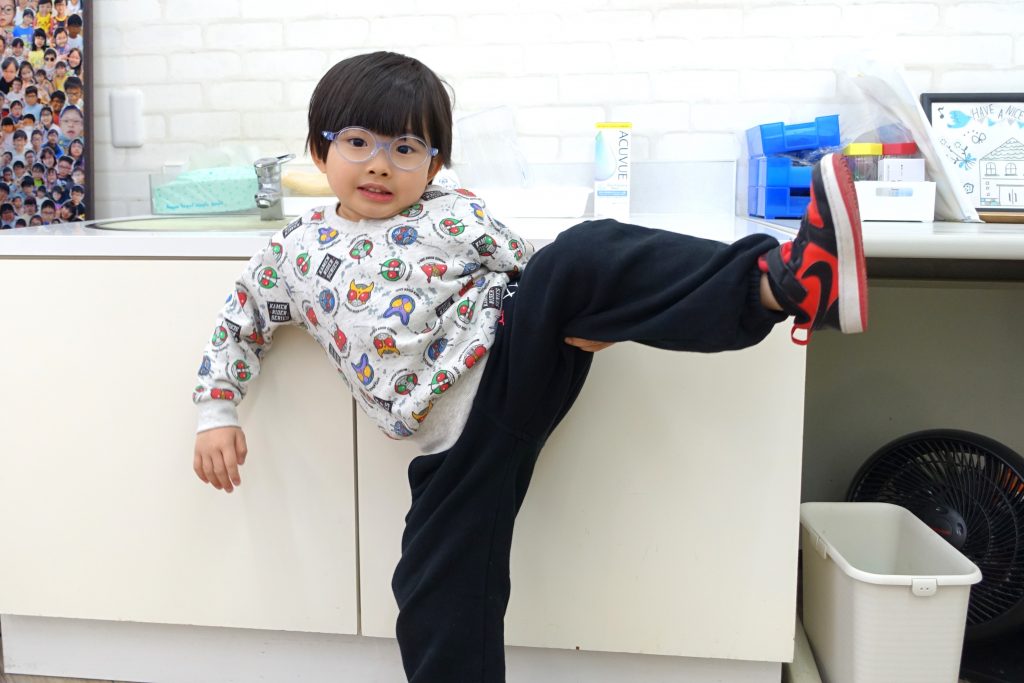 弱視治療用眼鏡,子供眼鏡,専門店,東京,都内,江戸川区,こどもの眼鏡屋フェイスオン瑞江店,トマトグラッシーズ,軽くて丈夫な眼鏡,かけ心地の良い眼鏡,丈夫な眼鏡