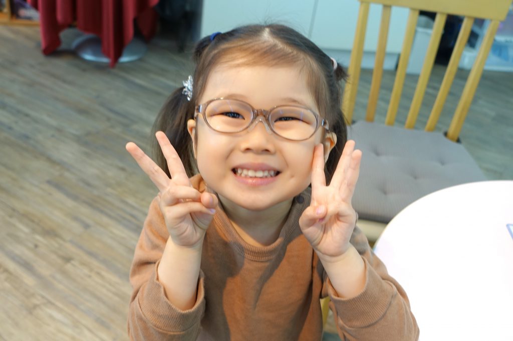 弱視治療用眼鏡,子供眼鏡,専門店,東京,都内,江戸川区,こどもの眼鏡屋フェイスオン瑞江店,トマトグラッシーズ,軽くて丈夫な眼鏡,かけ心地の良い眼鏡,丈夫な眼鏡