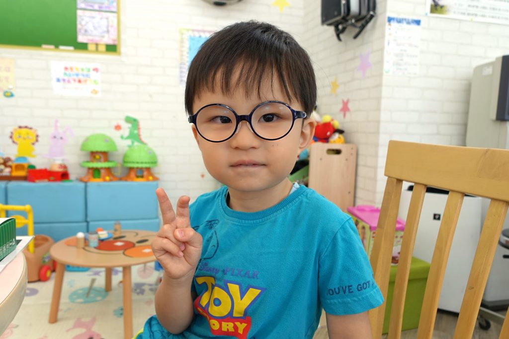 弱視治療用眼鏡,子供眼鏡,専門店,東京,都内,江戸川区,こどもの眼鏡屋フェイスオン瑞江店,トマトグラッシーズ,軽くて丈夫な眼鏡,かけ心地の良い眼鏡,丈夫な眼鏡