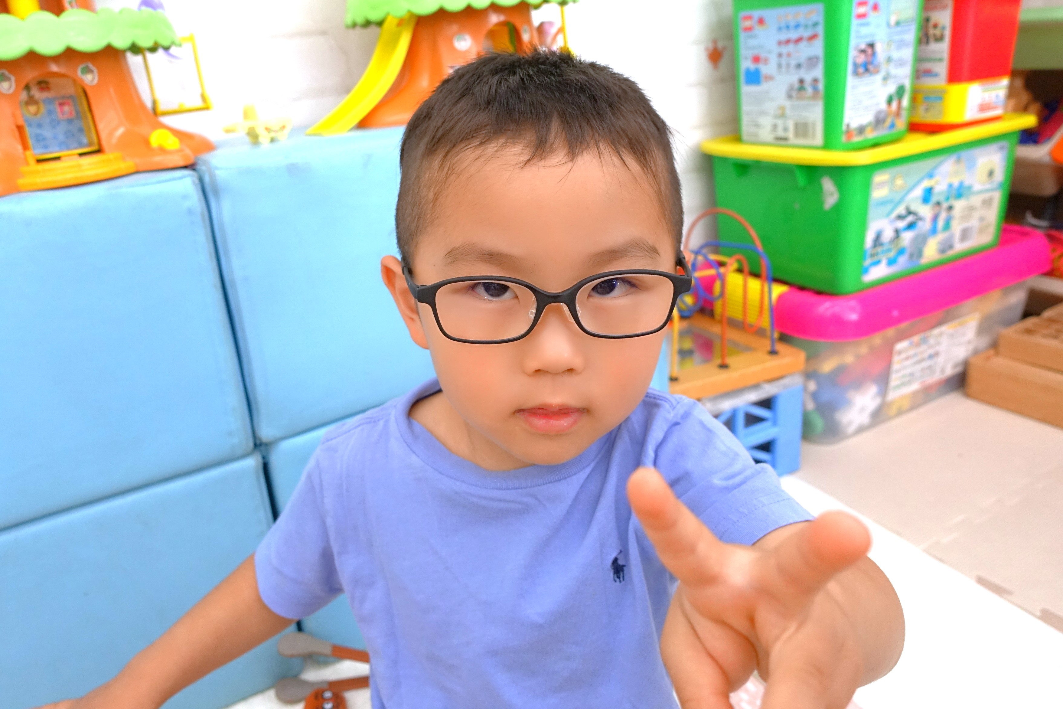 弱視治療用眼鏡,子供眼鏡,子供メガネ,専門店,東京,都内,江戸川区,こどもの眼鏡屋フェイスオン瑞江店,グラシックジュニア,軽くて柔らかいメガネ,丈夫な眼鏡,かけ心地の良い眼鏡