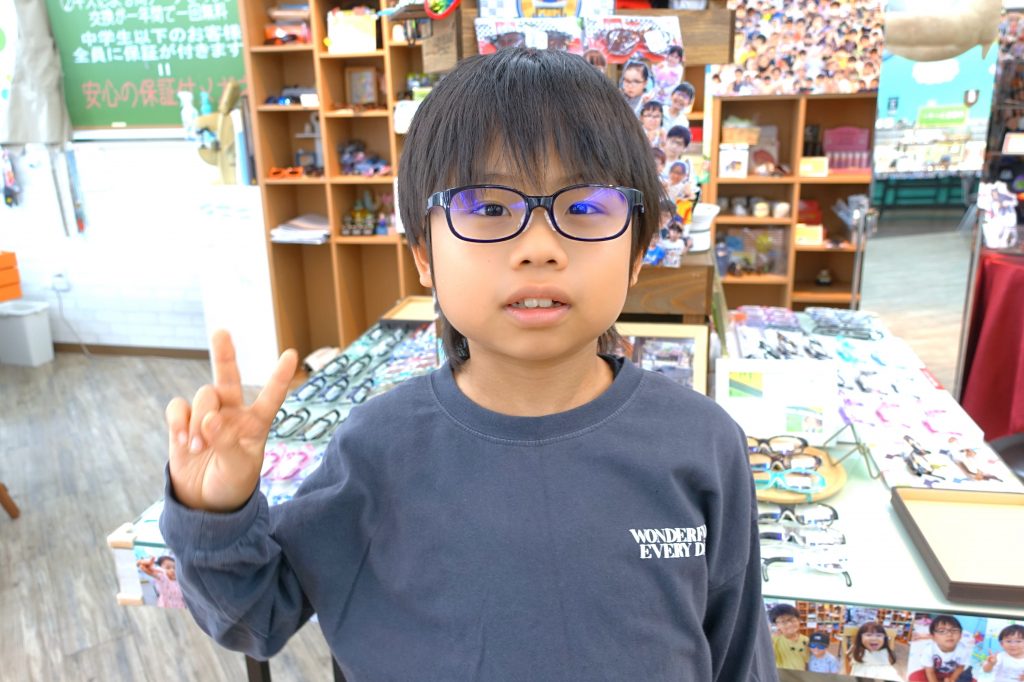 子供メガネ,子供眼鏡,専門店,東京,都内,江戸川区,こどもの眼鏡屋フェイスオン瑞江店,トマトグラッシーズ,軽くて丈夫な眼鏡,かけ心地の良い眼鏡,丈夫な眼鏡