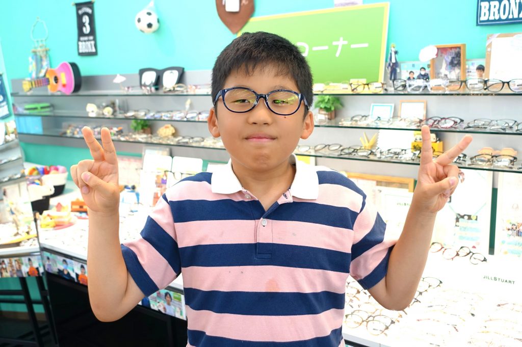 子供メガネ,子供眼鏡,専門店,眼鏡屋,眼鏡店,東京,都内,江戸川区,こどもの眼鏡屋フェイスオン瑞江店,トマトグラッシーズ,軽くて丈夫な眼鏡,かけ心地のいい眼鏡,壊れにくい眼鏡,初眼鏡におすすめ