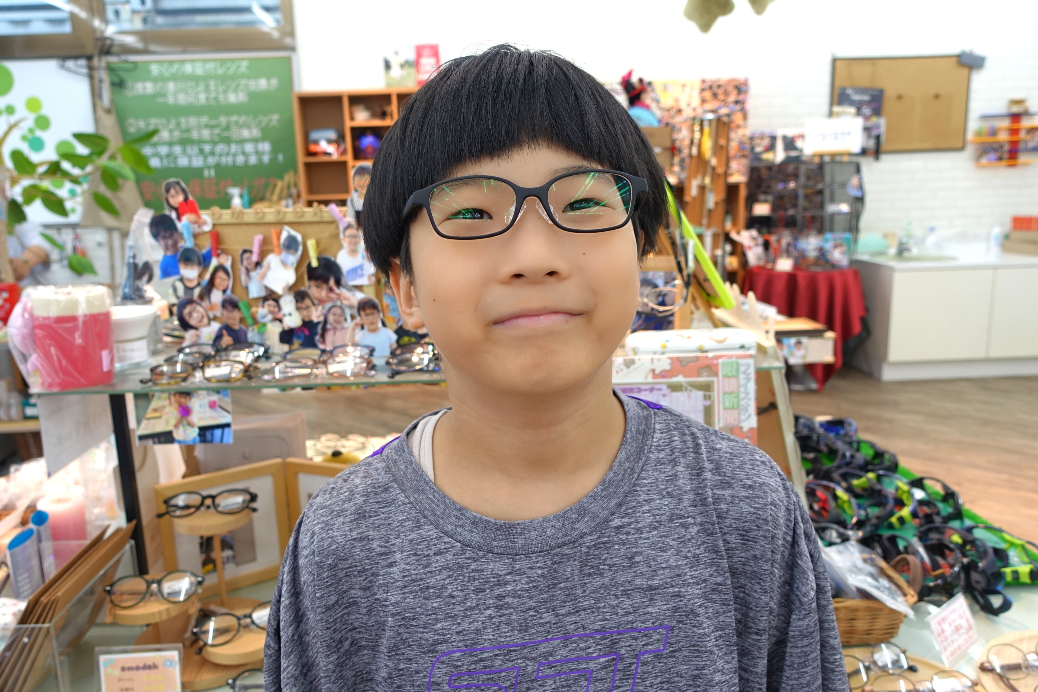 子供眼鏡,子供メガネ,専門店,眼鏡屋,眼鏡店,東京,都内,江戸川区,瑞江,こどもの眼鏡屋フェイスオン瑞江店,グラシックジュニア,軽くて丈夫な眼鏡,やわらかくて丈夫な眼鏡,丈夫な眼鏡,壊れにくい眼鏡