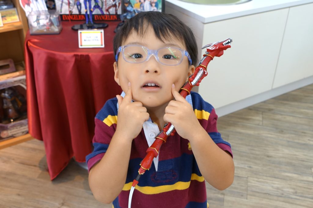 弱視治療用眼鏡,子供眼鏡,子供メガネ,専門店,眼鏡屋,眼鏡店,東京,都内,江戸川区,瑞江,こどもの眼鏡屋フェイスオン瑞江店,トマトグラッシーズ,軽くて丈夫な眼鏡,かけ心地のいい眼鏡,丈夫な眼鏡,壊れにくい眼鏡