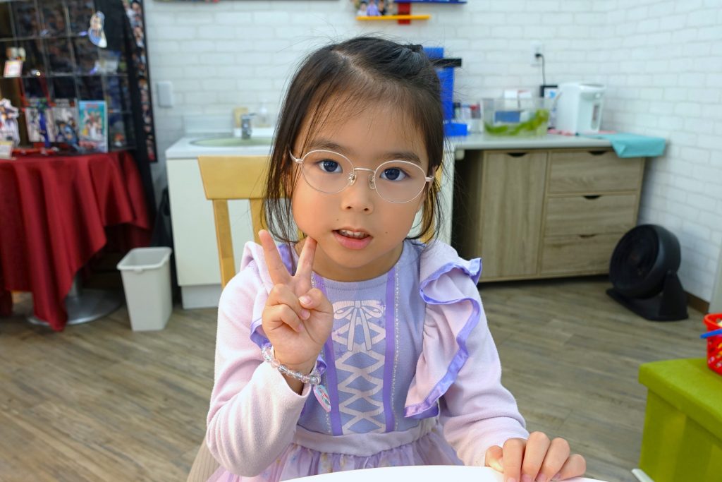 子供眼鏡,子供メガネ,専門店,東京,都内,江戸川区,瑞江,眼鏡屋,眼鏡店,Jkids,丈夫な眼鏡,丈夫な金属の眼鏡