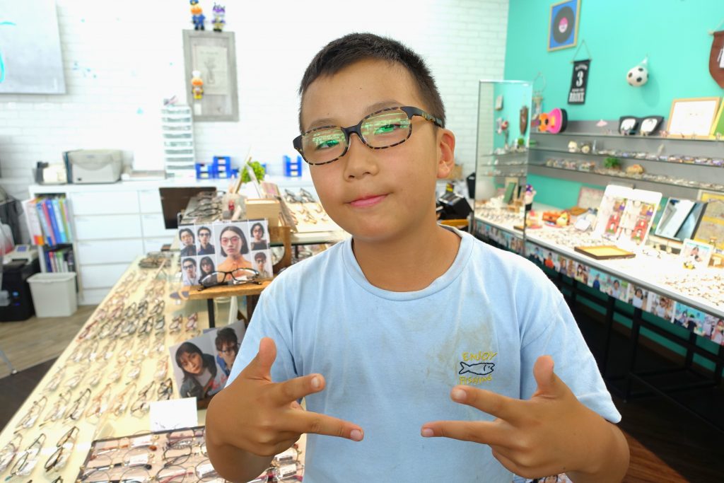 子供眼鏡,子供メガネ,専門店,東京,都内,江戸川区,瑞江,こどもの眼鏡屋フェイスオン瑞江店,トマトグラッシーズ,軽くて丈夫な眼鏡,かけ心地のいい眼鏡,丈夫な眼鏡