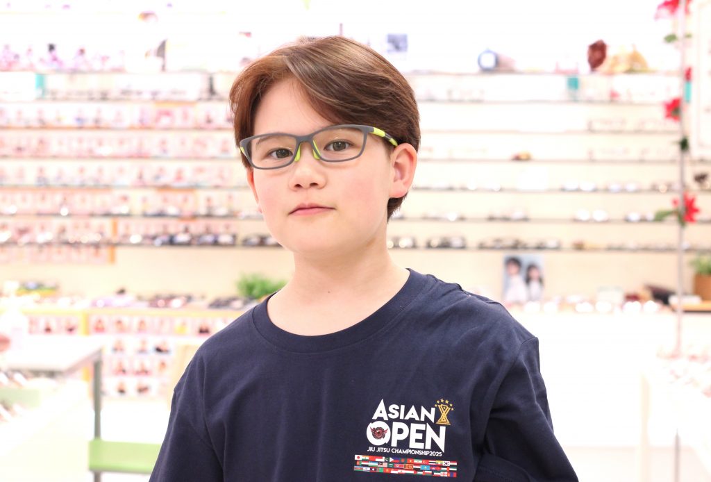 アンビション,眼鏡