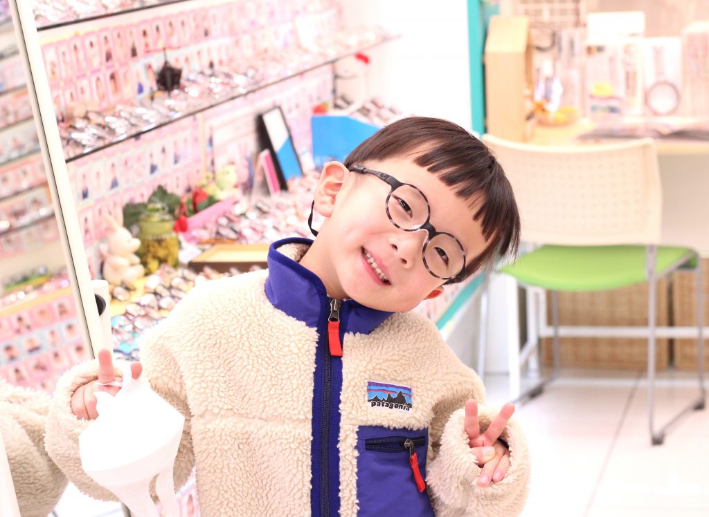 トマトグラッシーズ,眼鏡