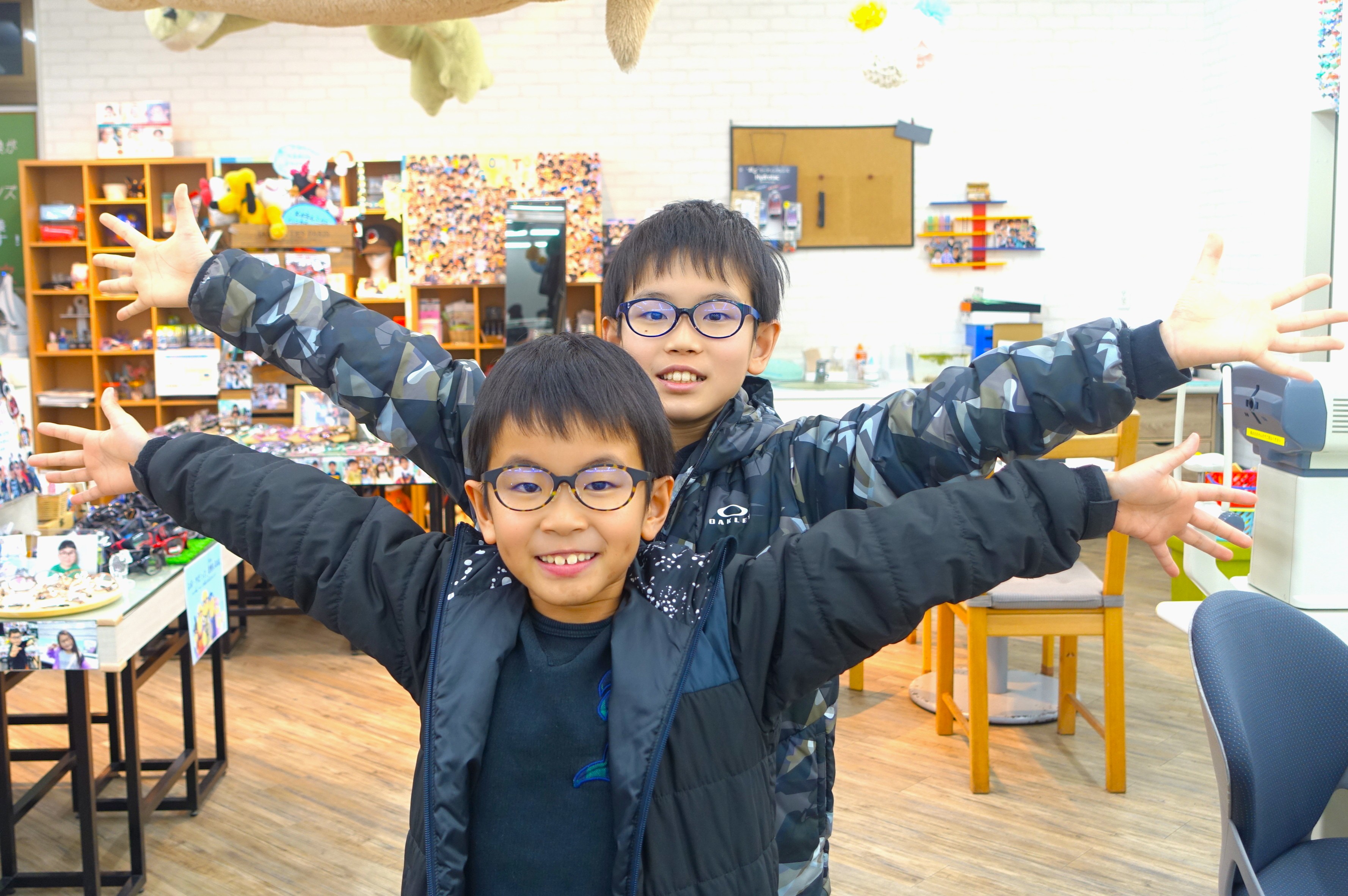 子供メガネ,子供眼鏡,専門店,眼鏡屋,眼鏡店,東京,都内,江戸川区,瑞江,こどもの眼鏡屋フェイスオン瑞江店,トマトグラッシーズ,軽くて丈夫な眼鏡,かけ心地のいい眼鏡,丈夫な眼鏡,壊れにくい眼鏡