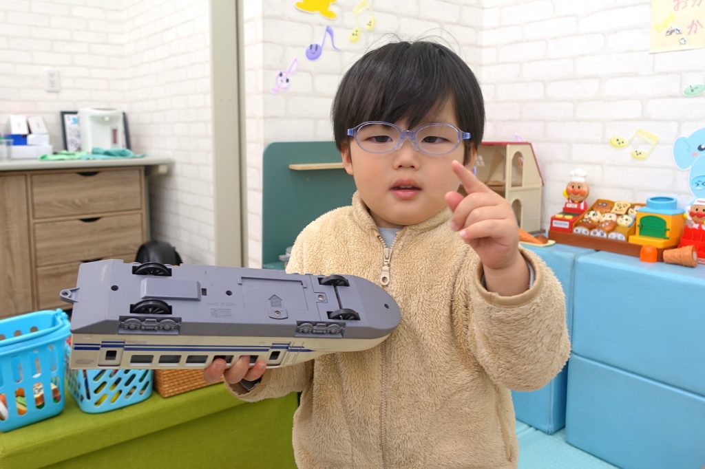 弱視治療用眼鏡,子供メガネ,子供眼鏡,眼鏡屋,眼鏡店,専門店,東京,都内,江戸川区,瑞江,こどもの眼鏡屋フェイスオン瑞江店,トマトグラッシーズ,軽くて丈夫な眼鏡,かけ心地のいい眼鏡,丈夫な眼鏡,壊れにくい眼鏡