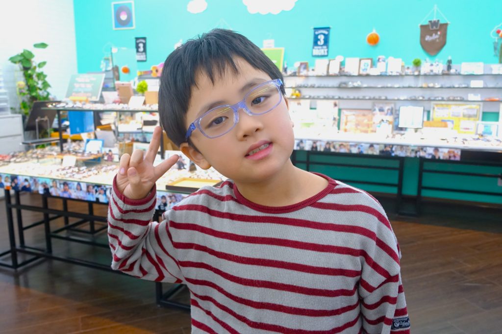 子供眼鏡,子供メガネ,専門店,東京,都内,江戸川区,瑞江,こどもの眼鏡屋フェイスオン瑞江店,トマトグラッシーズ,軽くて丈夫な眼鏡,かけ心地のいい眼鏡,丈夫な眼鏡,壊れにくい眼鏡