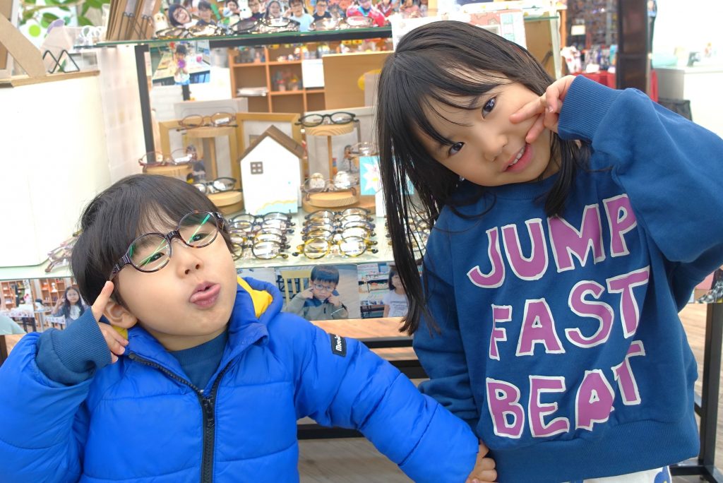 弱視治療用眼鏡,子供眼鏡,子供メガネ,専門店,東京,都内,江戸川区,瑞江,こどもの眼鏡屋フェイスオン瑞江店,トマトグラッシーズ,軽くて丈夫な眼鏡,かけ心地のいい眼鏡,丈夫な眼鏡,壊れにくい眼鏡