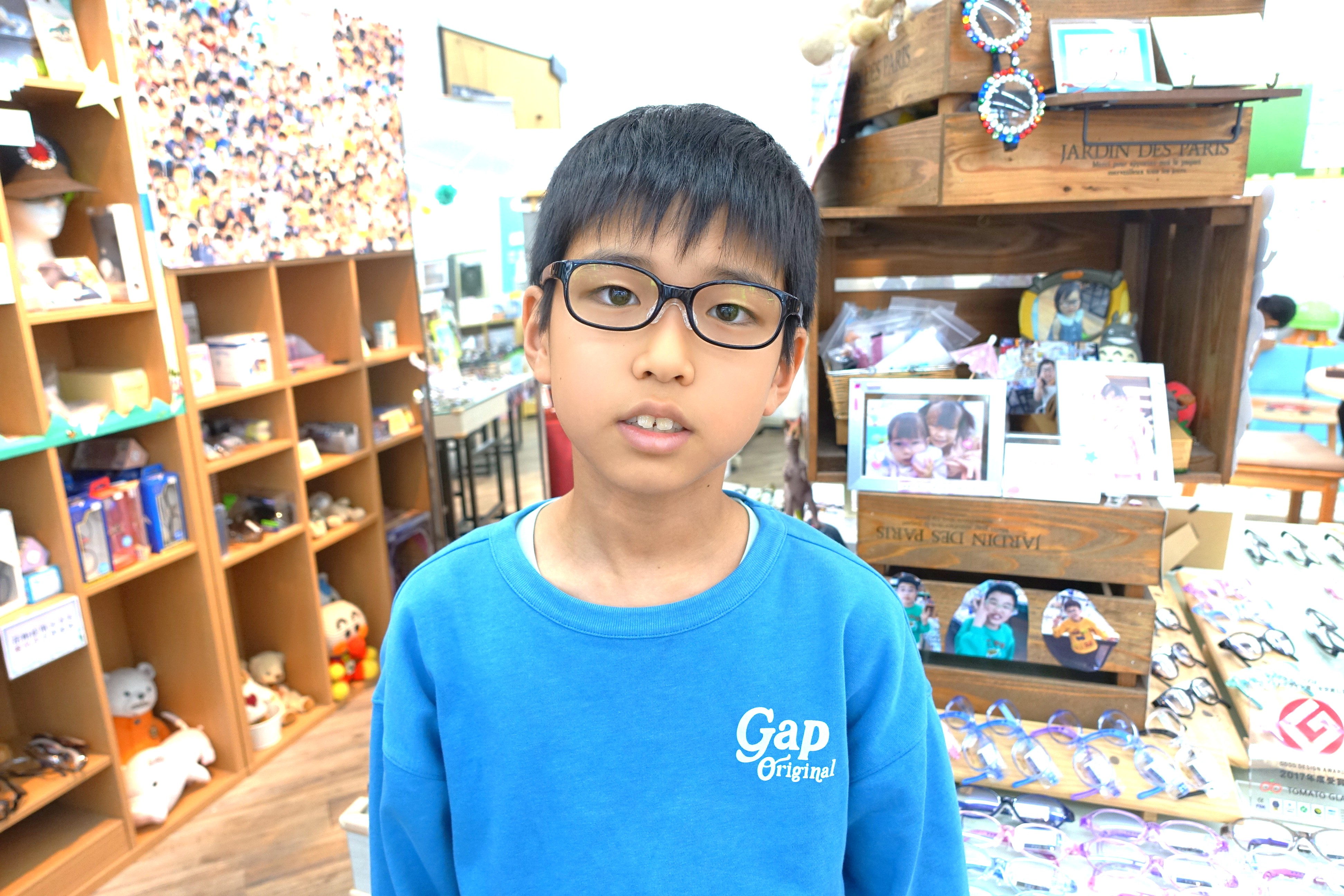 子供メガネ,子供眼鏡,専門店,東京,都内,江戸川区,瑞江,こどもの眼鏡屋フェイスオン瑞江店,トマトグラッシーズ,軽くて丈夫な眼鏡,かけ心地のいい眼鏡,丈夫な眼鏡,壊れにくい眼鏡