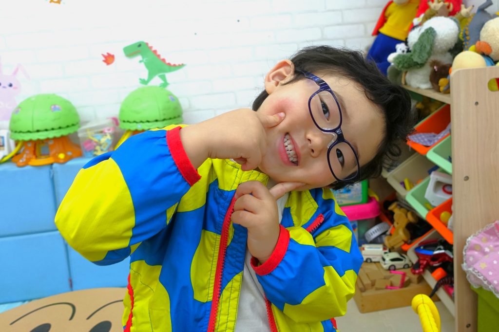 子供メガネ,子供眼鏡,専門店,東京,都内,江戸川区,瑞江,こどもの眼鏡屋フェイスオン瑞江店,トマトグラッシーズ,軽くて丈夫な眼鏡,かけ心地のいい眼鏡,丈夫な眼鏡,壊れにくい眼鏡
