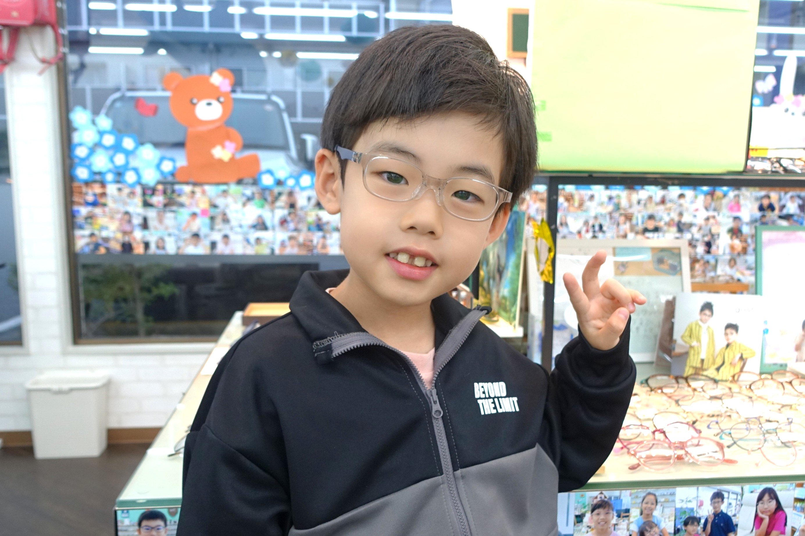 子供メガネ,子供眼鏡,専門店,東京,都内,江戸川区,瑞江,こどもの眼鏡屋フェイスオン瑞江店,トマトグラッシーズ,軽くて丈夫な眼鏡,かけ心地のいい眼鏡,丈夫な眼鏡,壊れにくい眼鏡