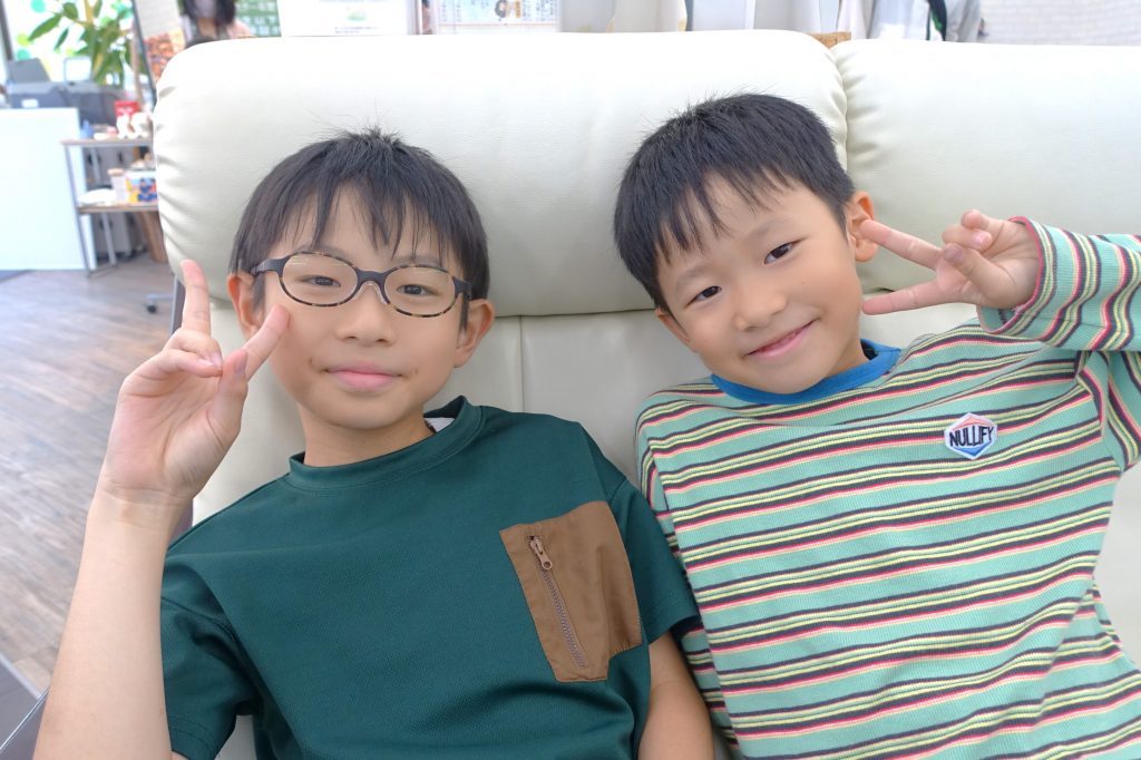 子供メガネ,子供眼鏡,専門店,東京,都内,江戸川区,瑞江,こどもの眼鏡屋フェイスオン瑞江店,トマトグラッシーズ,軽くて丈夫な眼鏡,かけ心地のいい眼鏡,丈夫な眼鏡,壊れにくい眼鏡